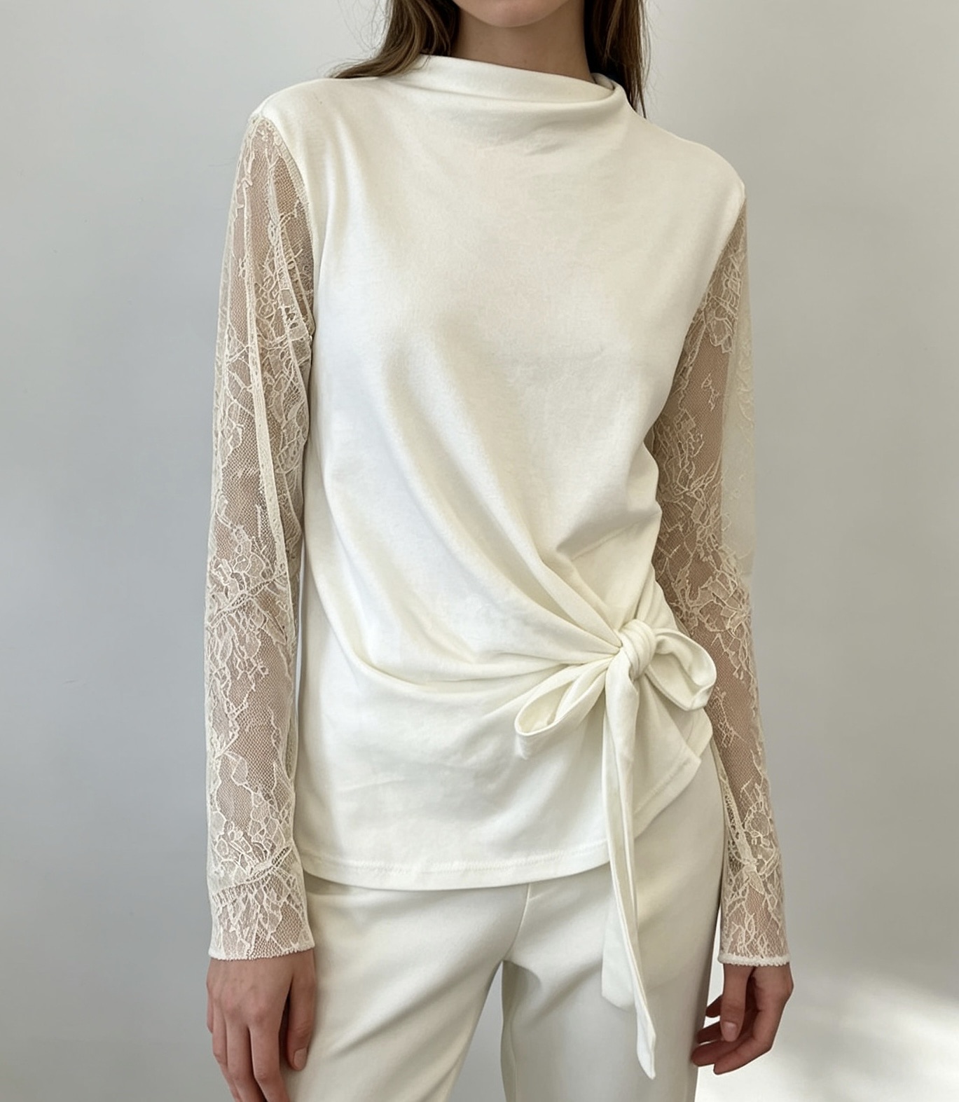 Bluse mit Bindeband und Spitze