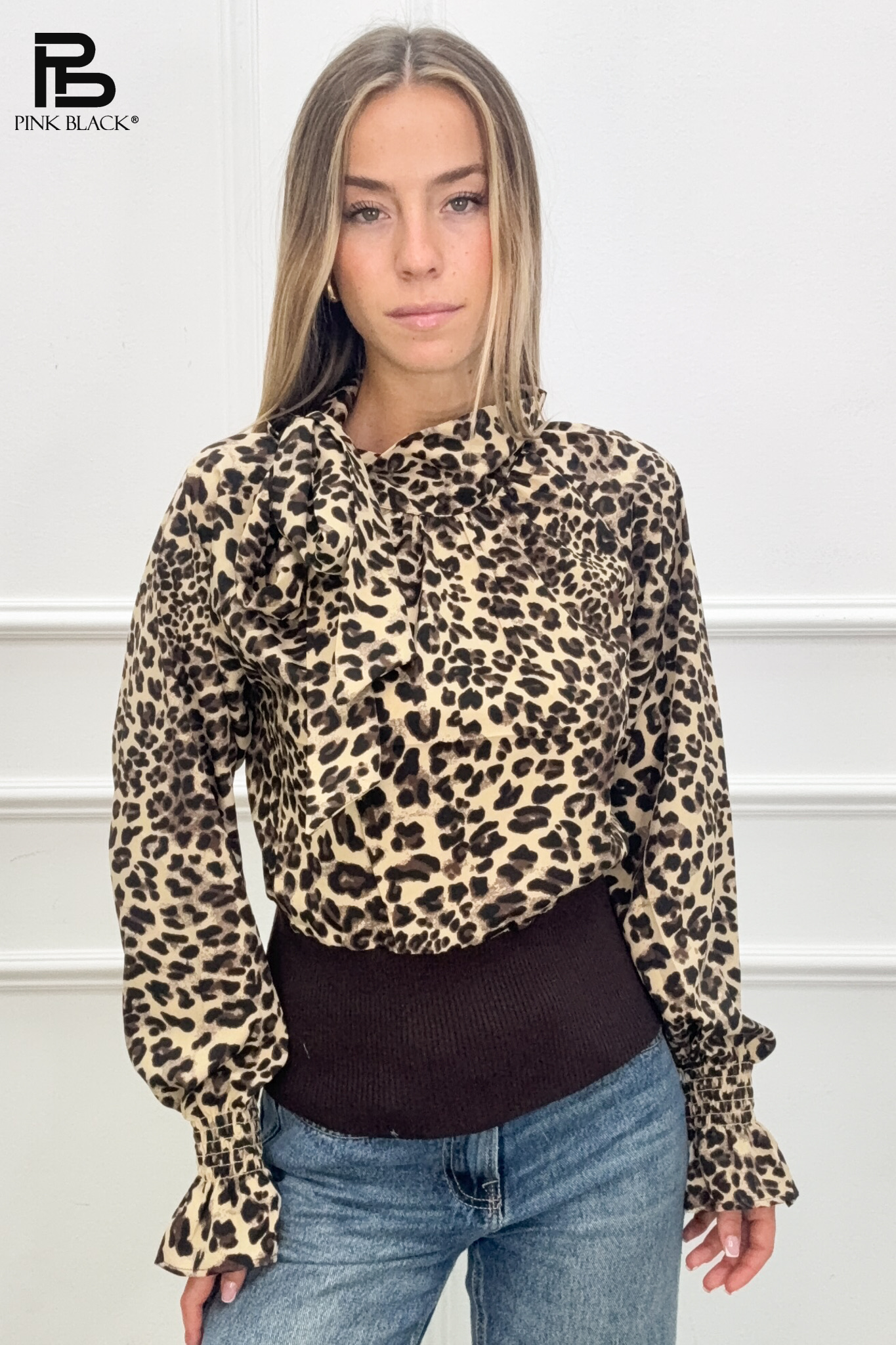 Figurbetonter Pullover mit Stehkragen
