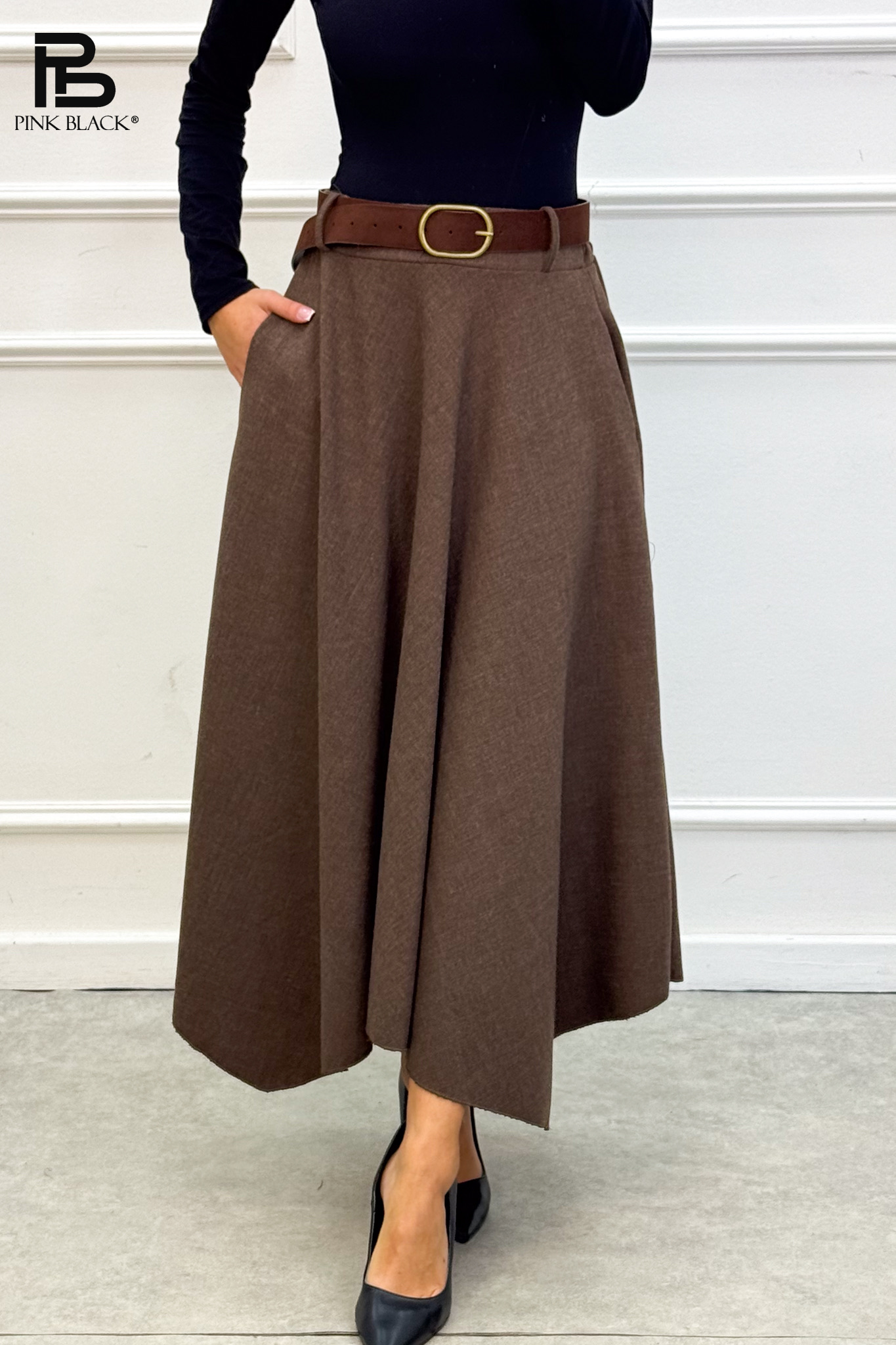 Asymmetrischer Midirock mit ausgestelltem Schnitt