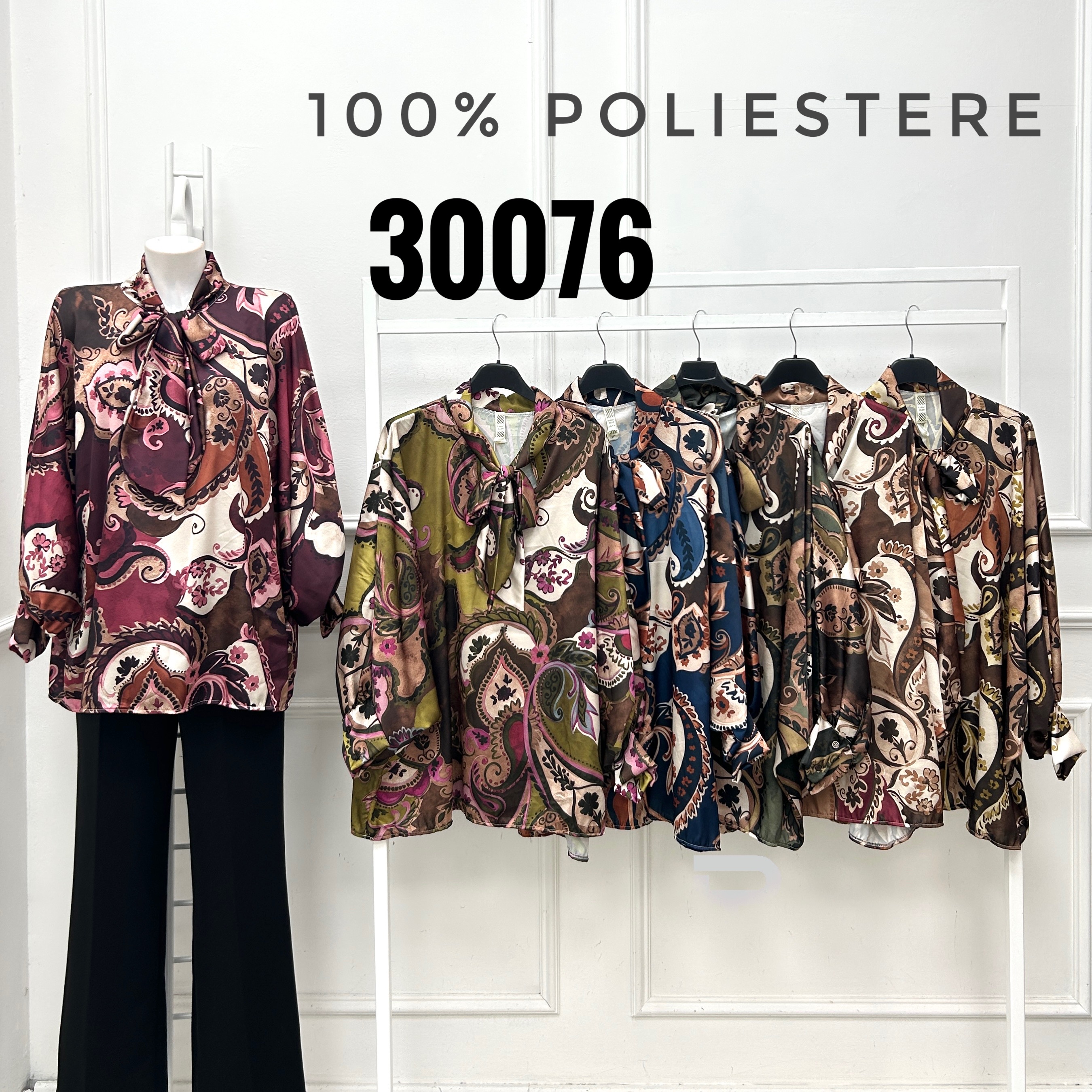 Bluse im Paisley-Design mit Schleife am Kragen