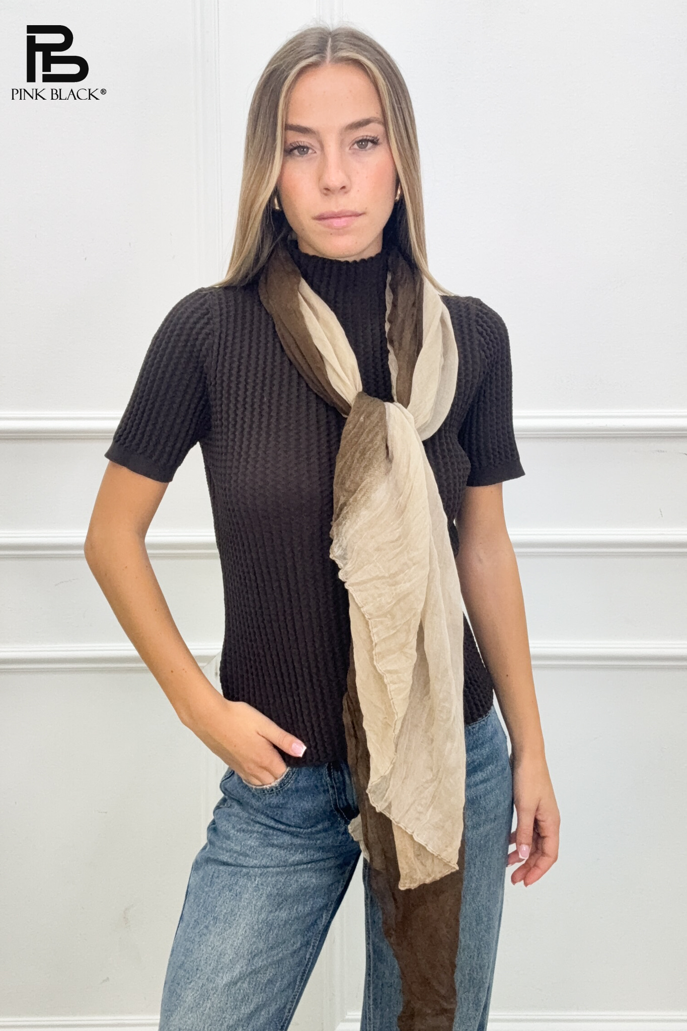 Figurbetonter Pullover mit Halbrollkragen