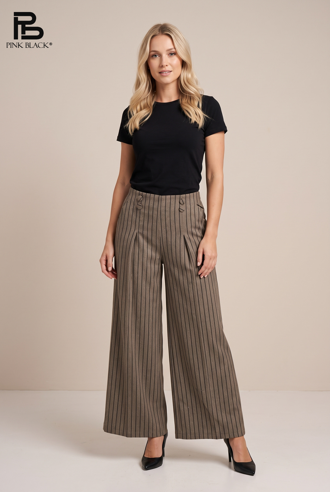 Weite Hosen mit Streifen