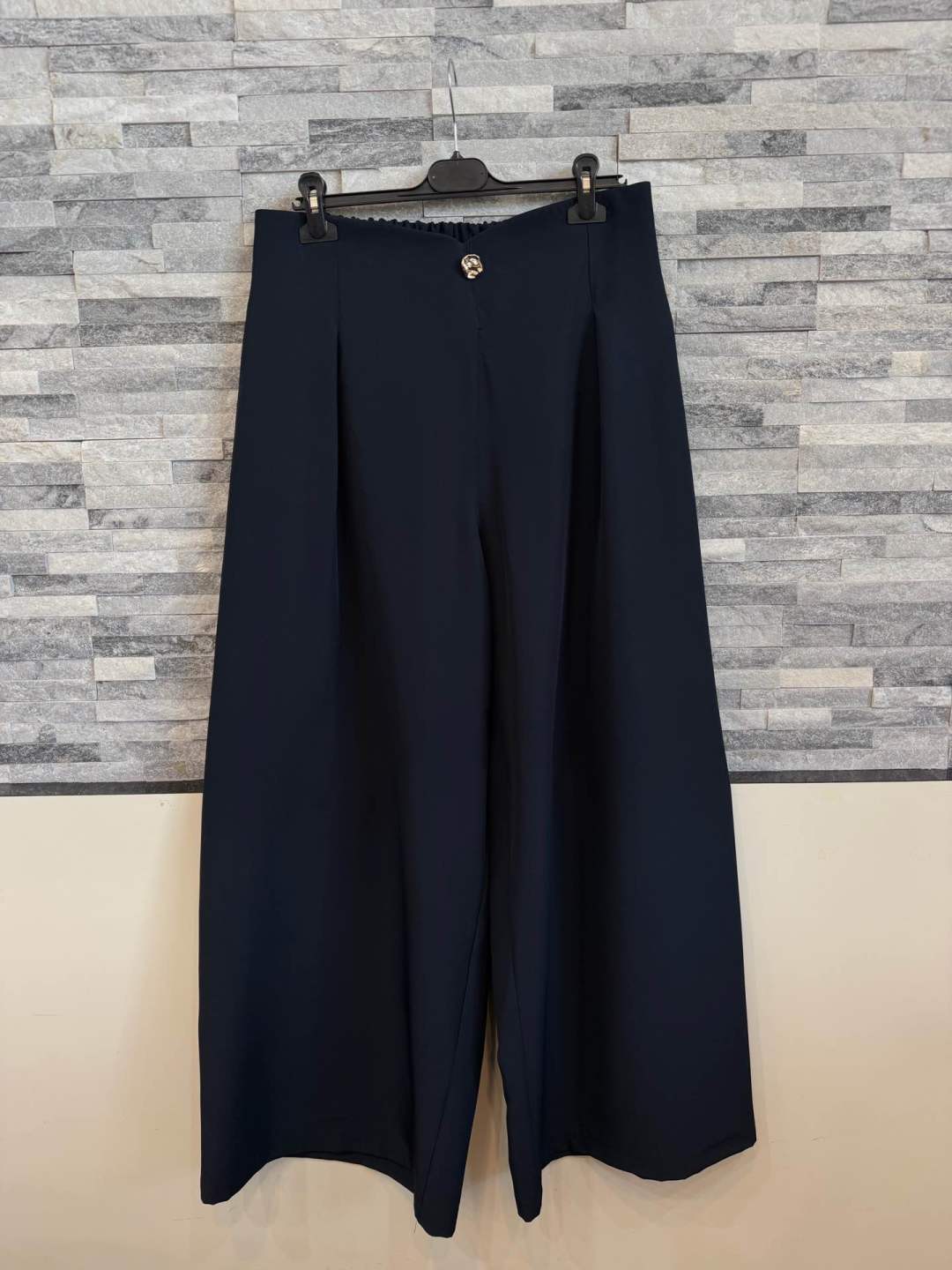 Palazzo-Hose mit Knöpfen