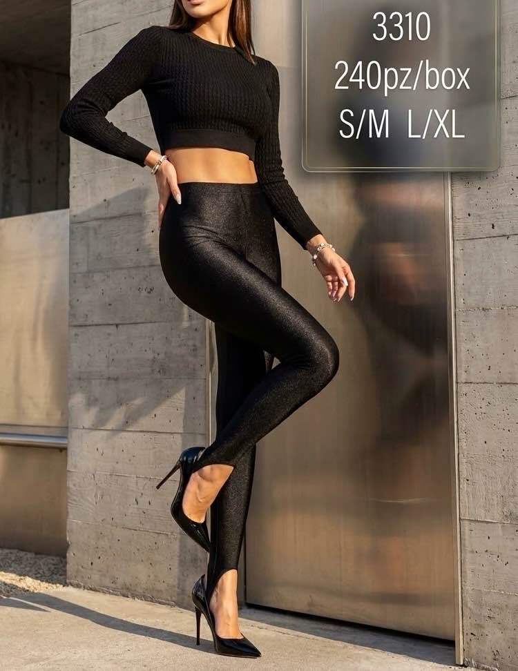 Glänzende Leggings mit Cut-Outs und Steg