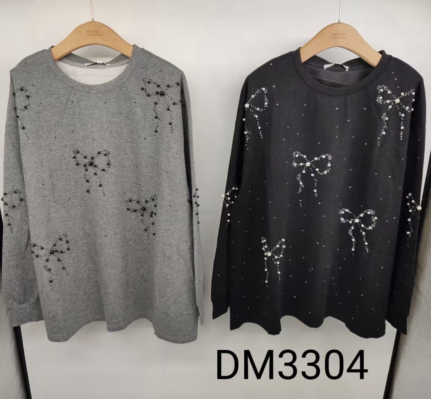 Locker geschnittene Bluse mit Nieten