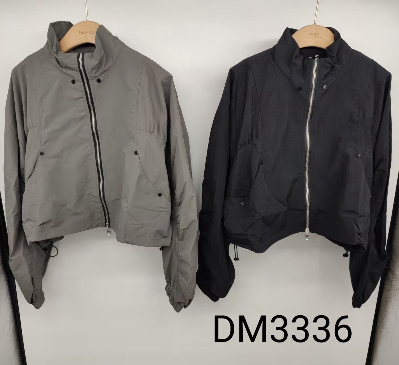 Kurze Jacke mit Stehkragen