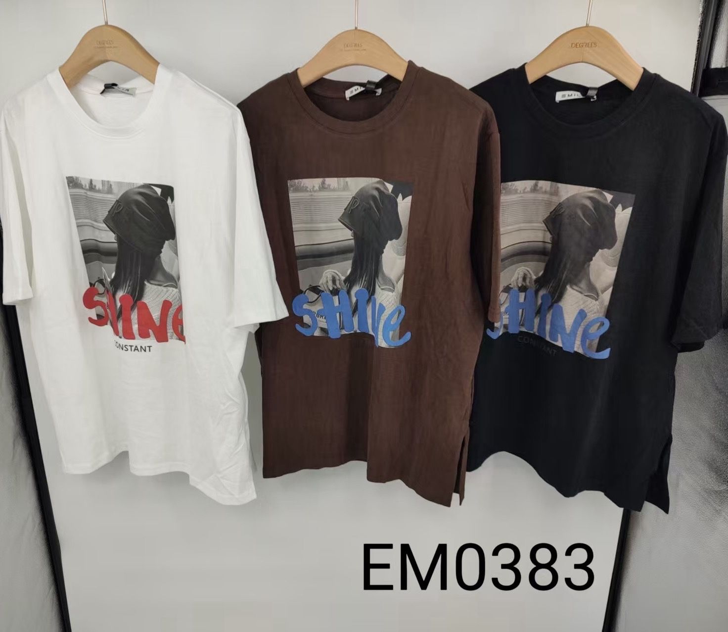 T‑Shirt im Relaxed Fit mit Schriftzug