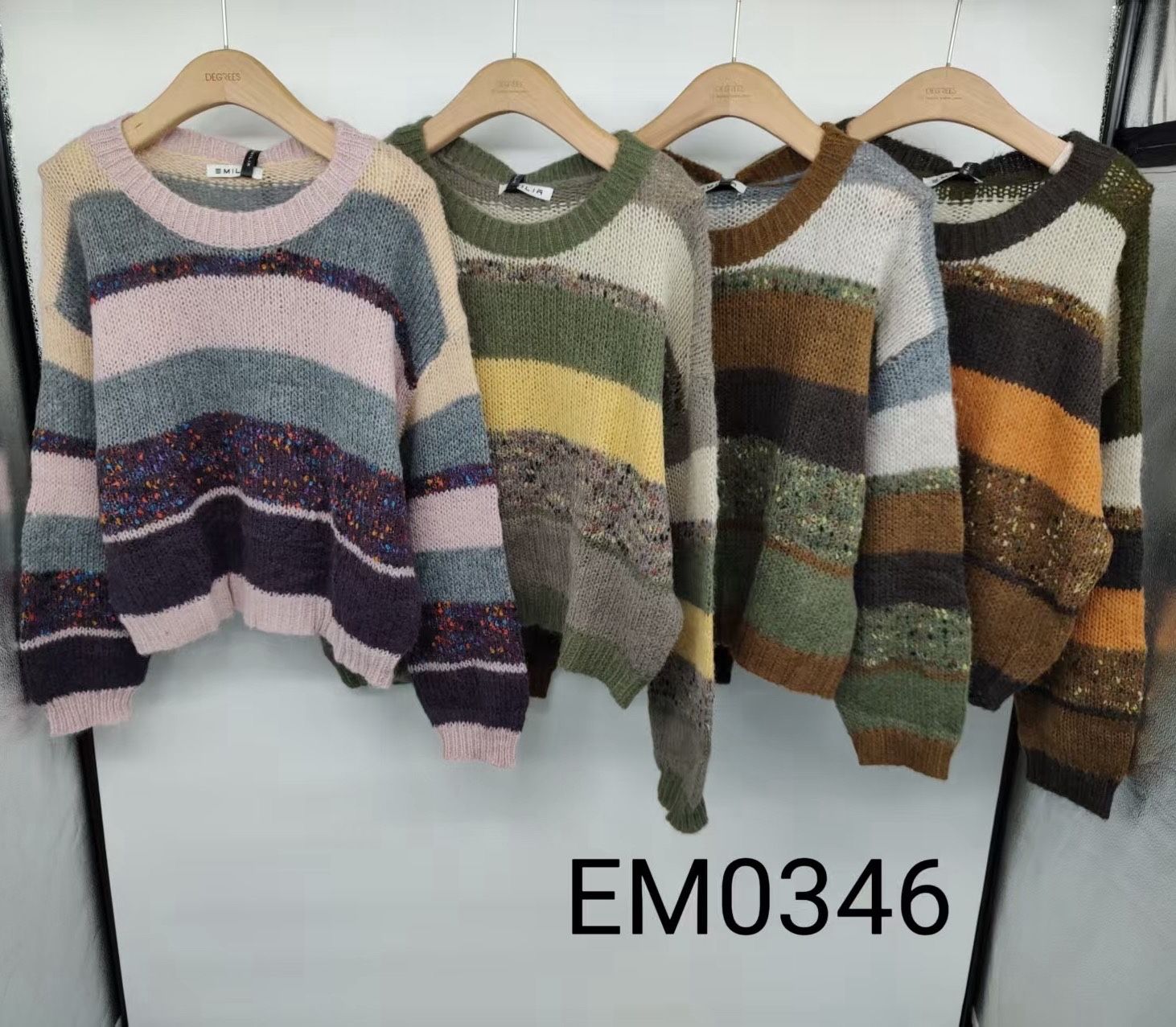 Lockerer Pullover mit Streifen