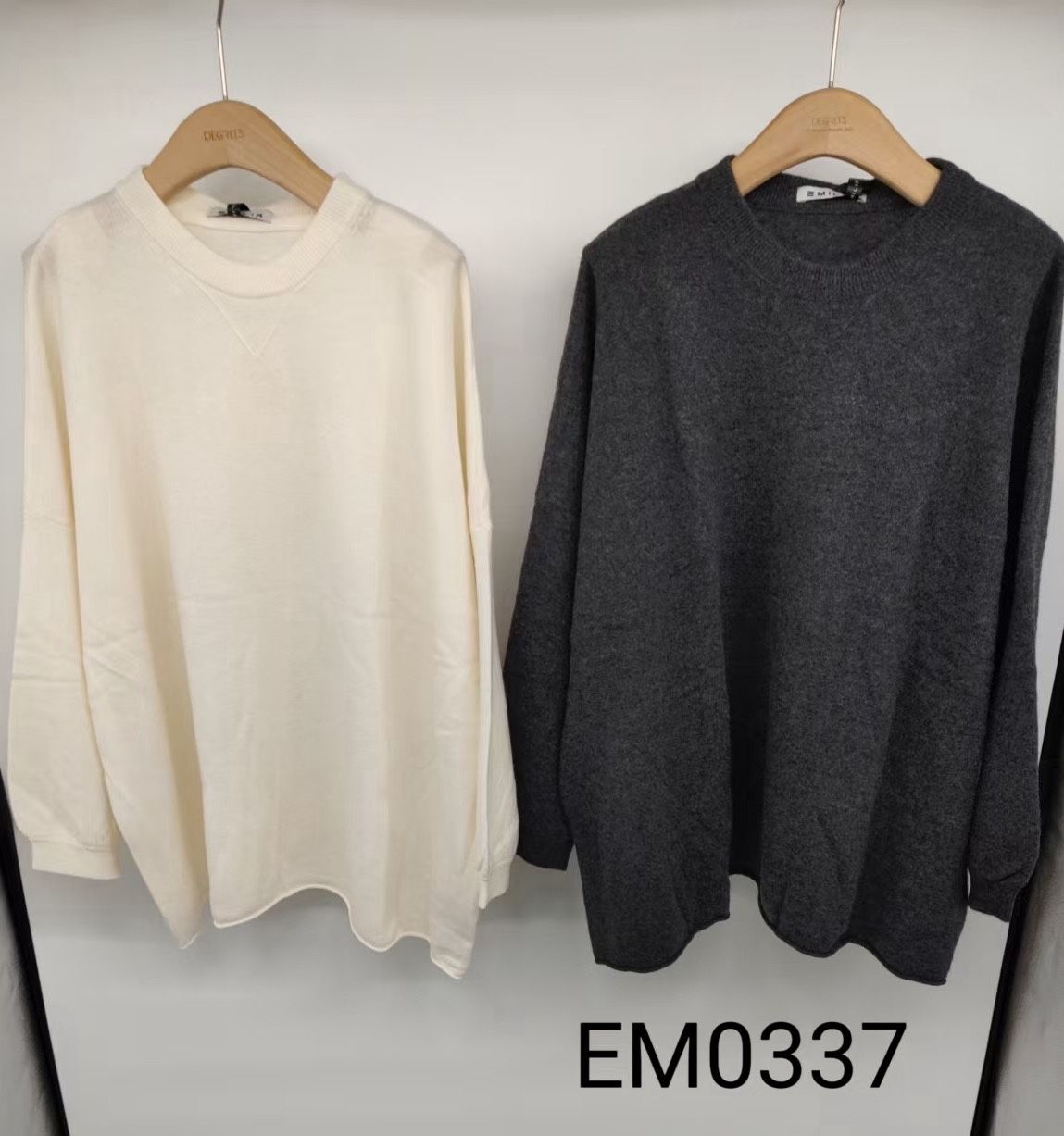 Lockerer Verlängerter Pullover