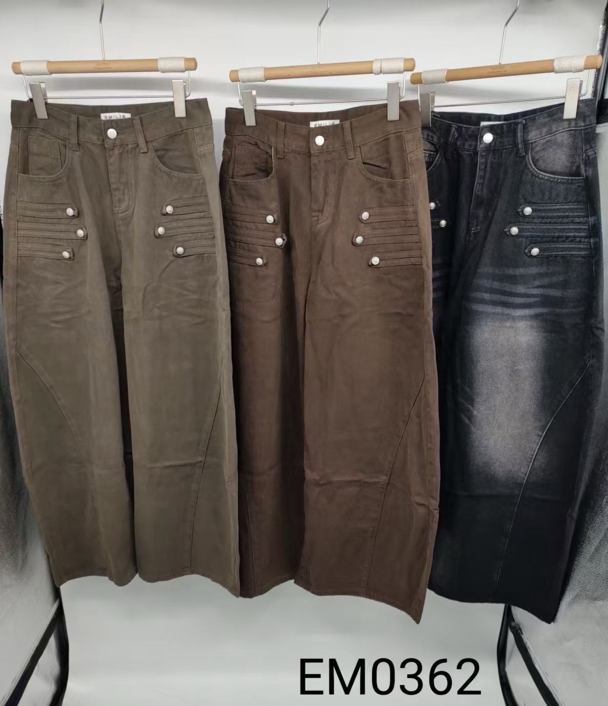 Hochsitzende Stoffhose, gerader Schnitt