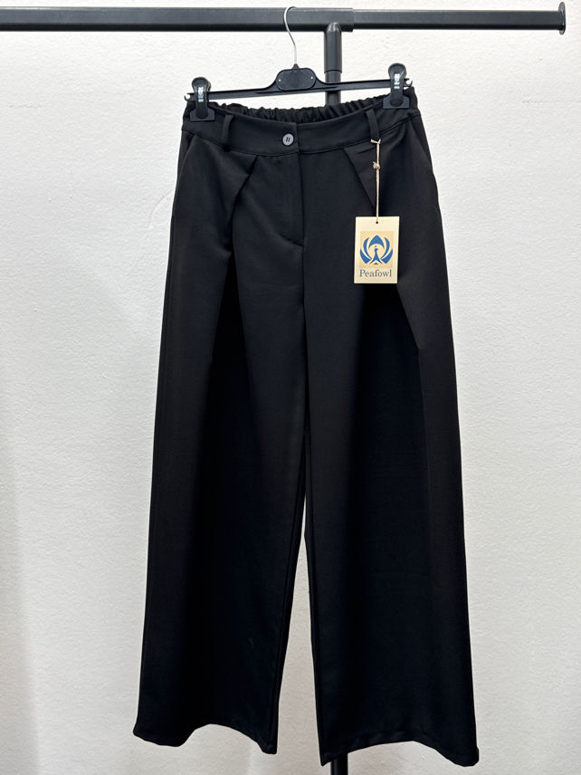 Weite Hose mit Bügelfalten