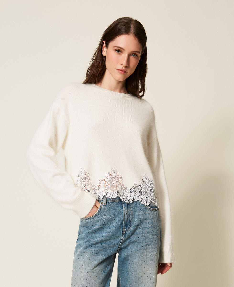 Regular Pullover mit Spitzenbesatz