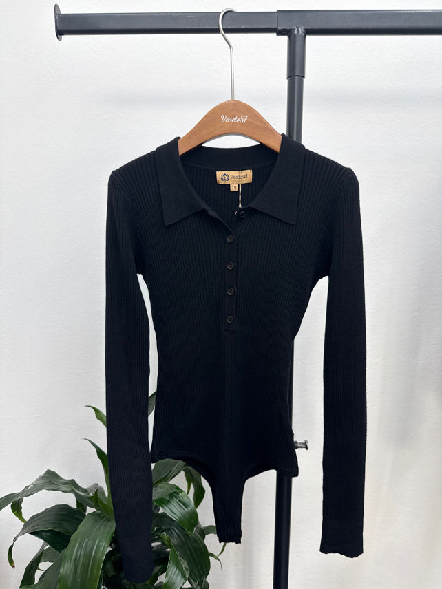 Figurbetontes Top mit Polo-Kragen