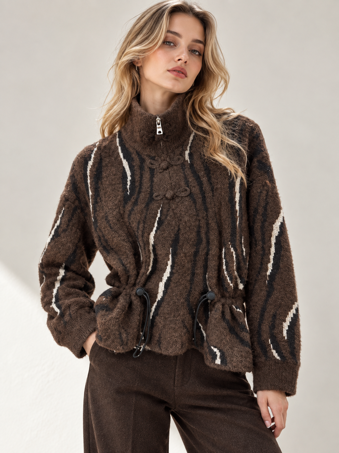 Pullover mit Rollkragen und Kordelzug