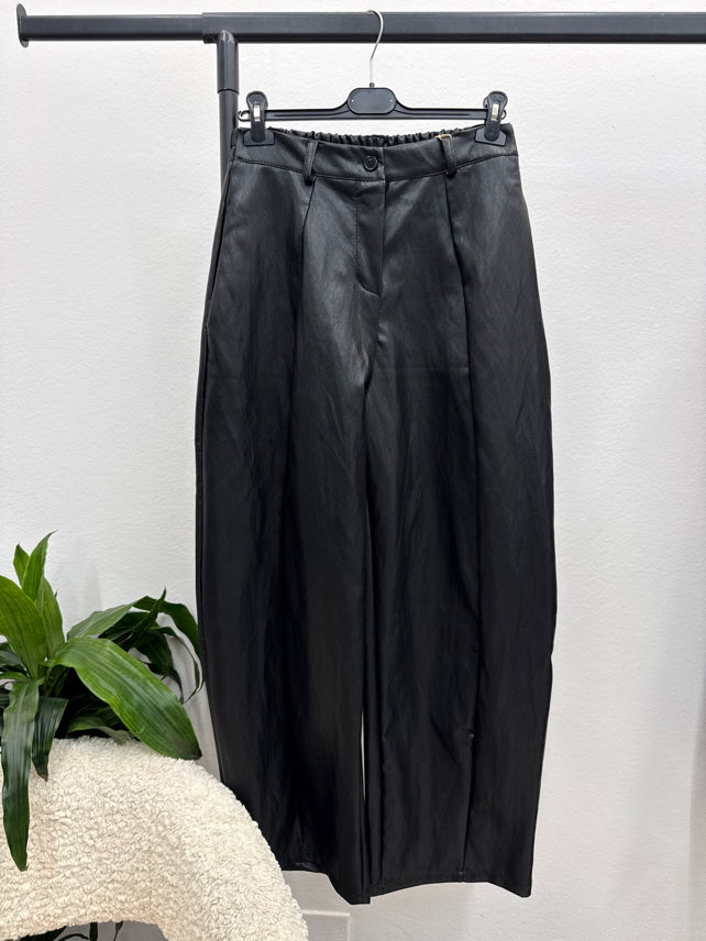 Weite Hose mit Falten