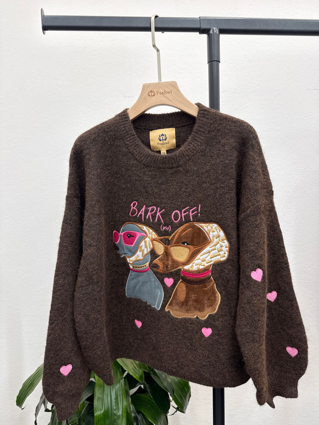 Locker gestrickter Pullover mit Applikation