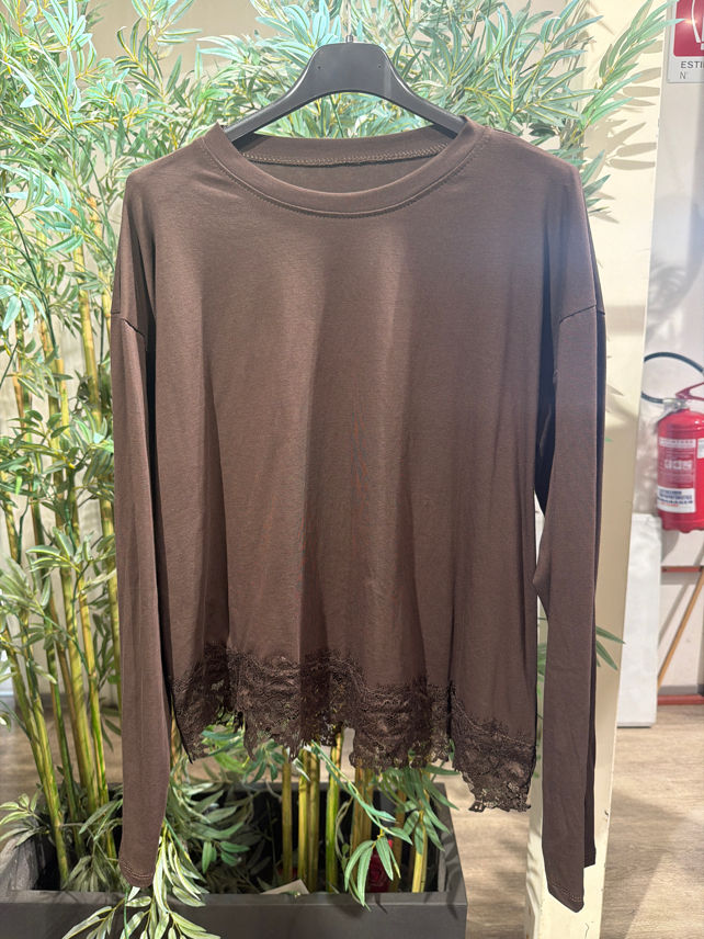 Locker geschnittene Bluse mit Spitze