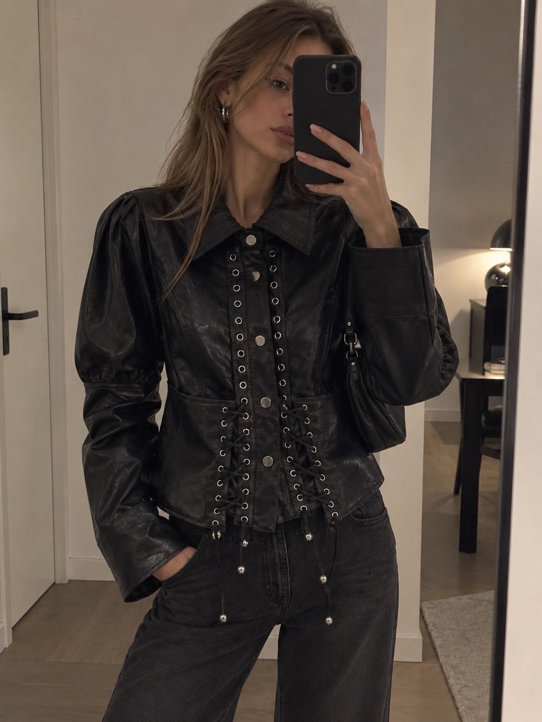 Taillierte Jacke mit Puffärmeln