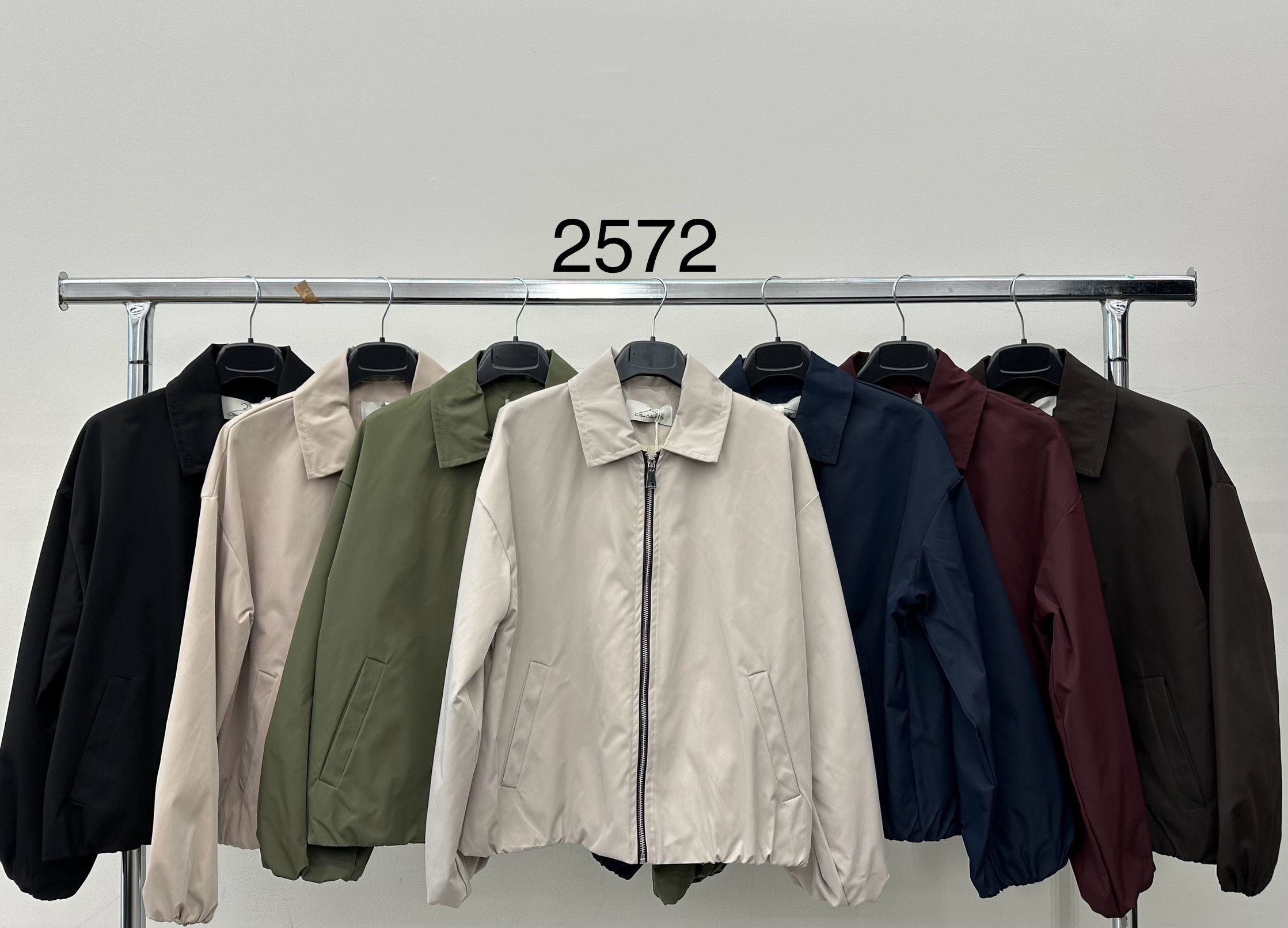 Kurze Jacke mit Kragen