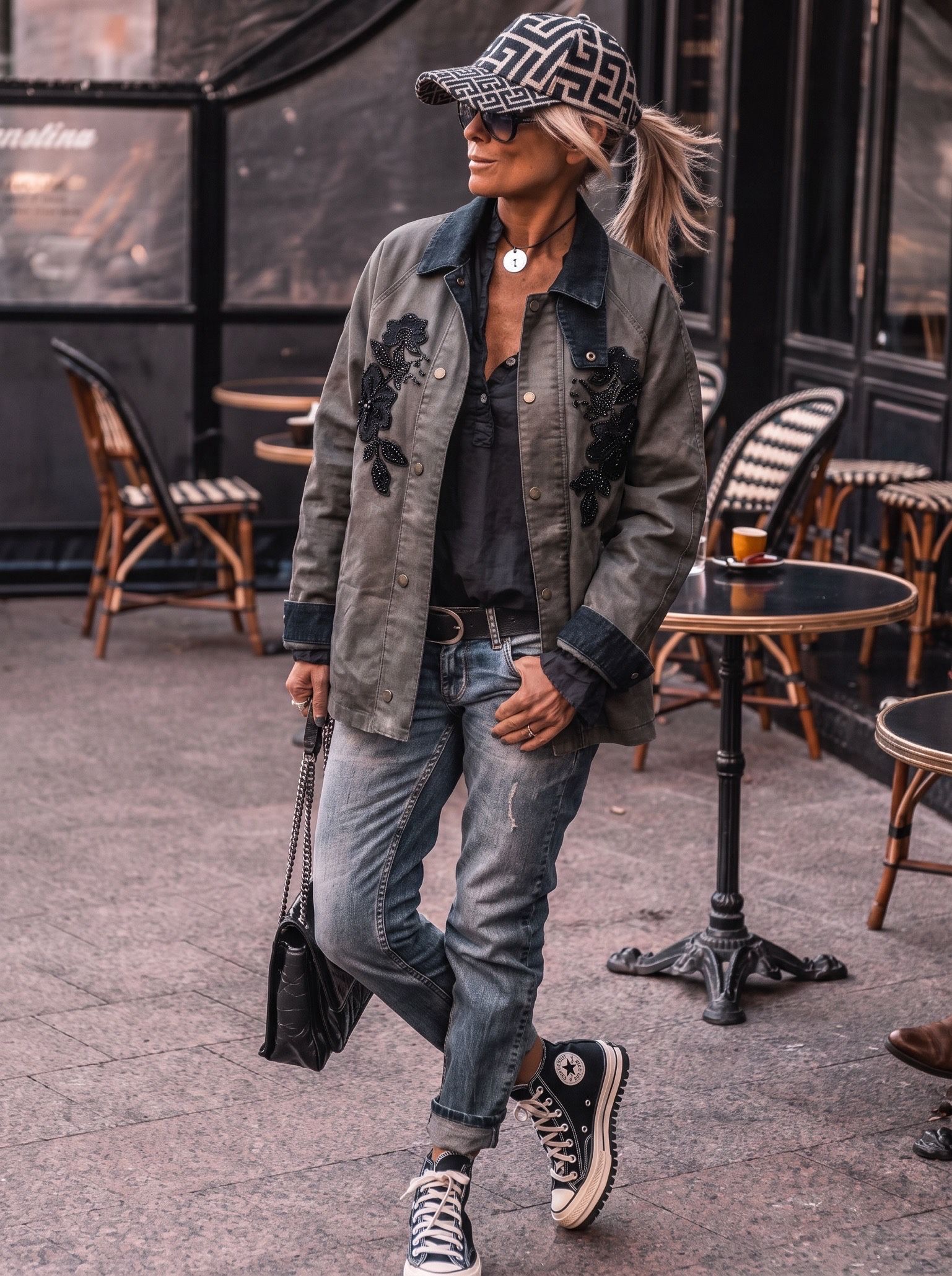 Hemdjacke mit Stickereien & Pailletten