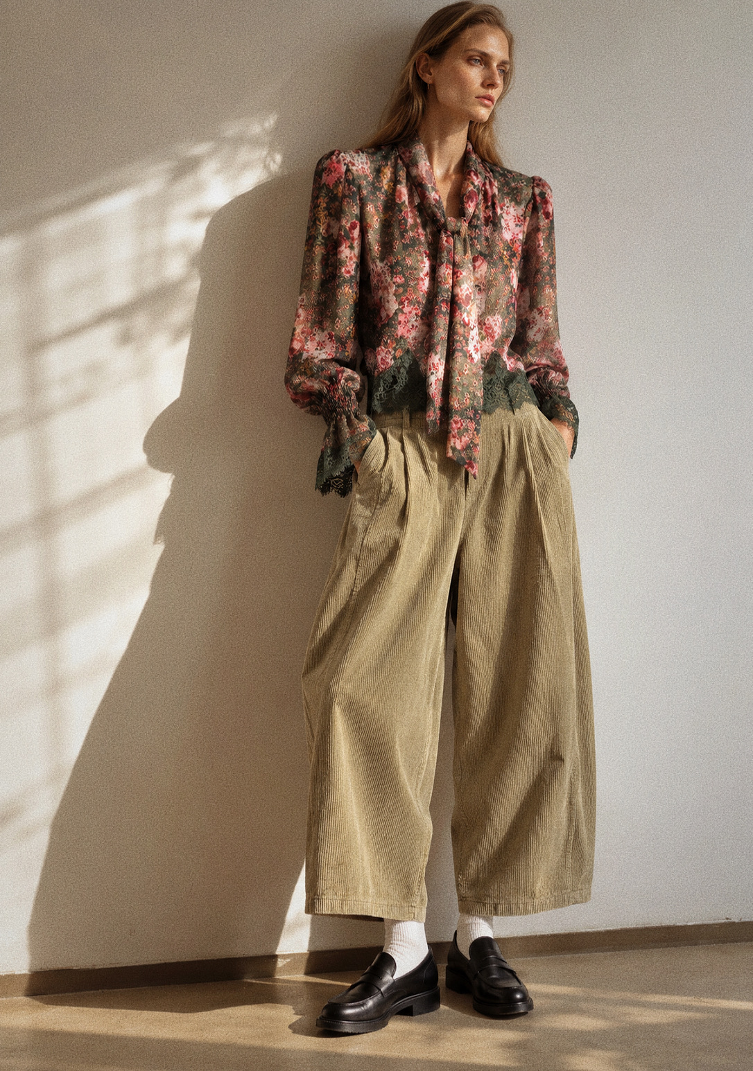 Bluse mit Schleife und Puffärmeln