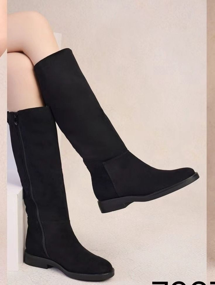Matte kniehohe Stiefel