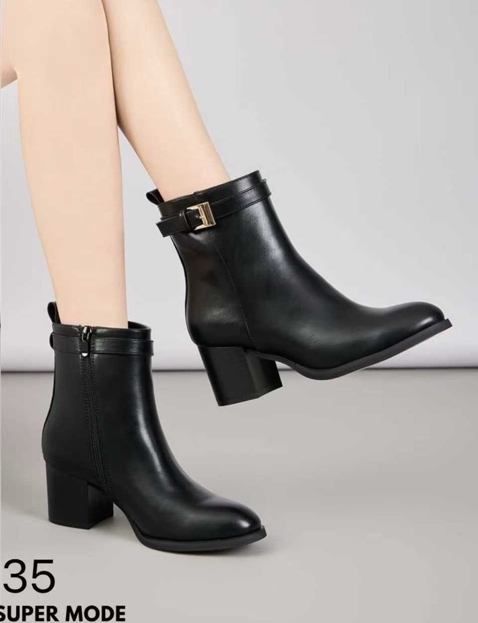 Klassische Stiefeletten mit Blockabsatz