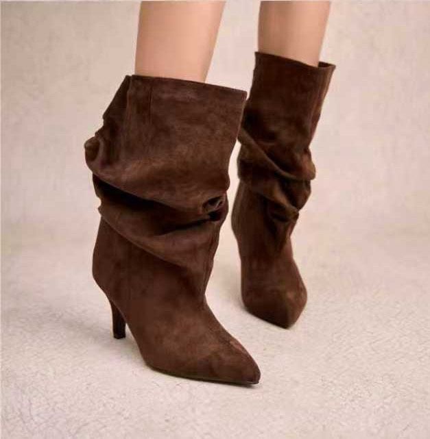 Stiefeletten mit hohem Absatz und gerafftem Schaft