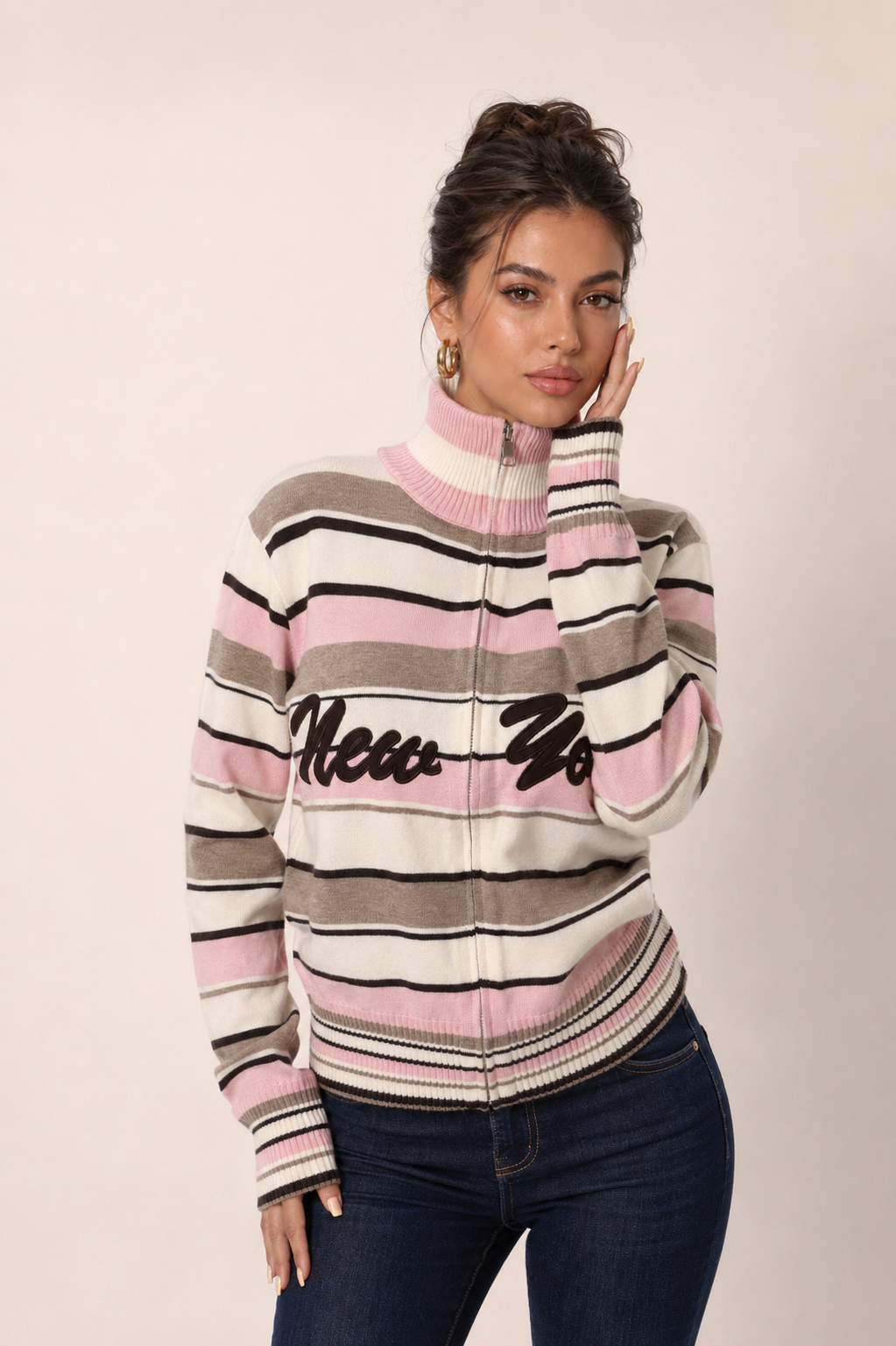 Gestreifter Pullover mit halbem Rollkragen