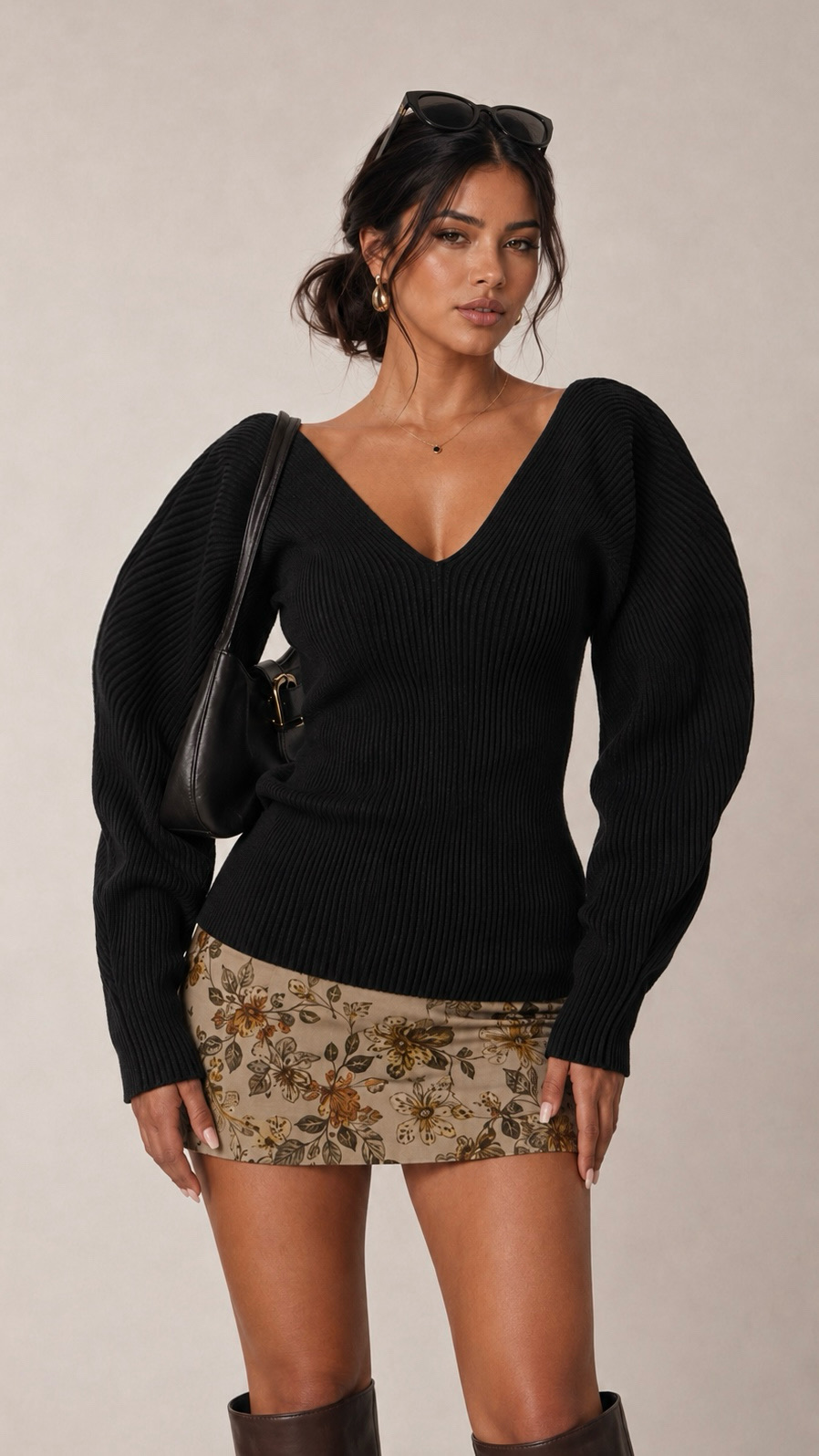 Figurbetonter V‑Pullover mit Ballonärmeln