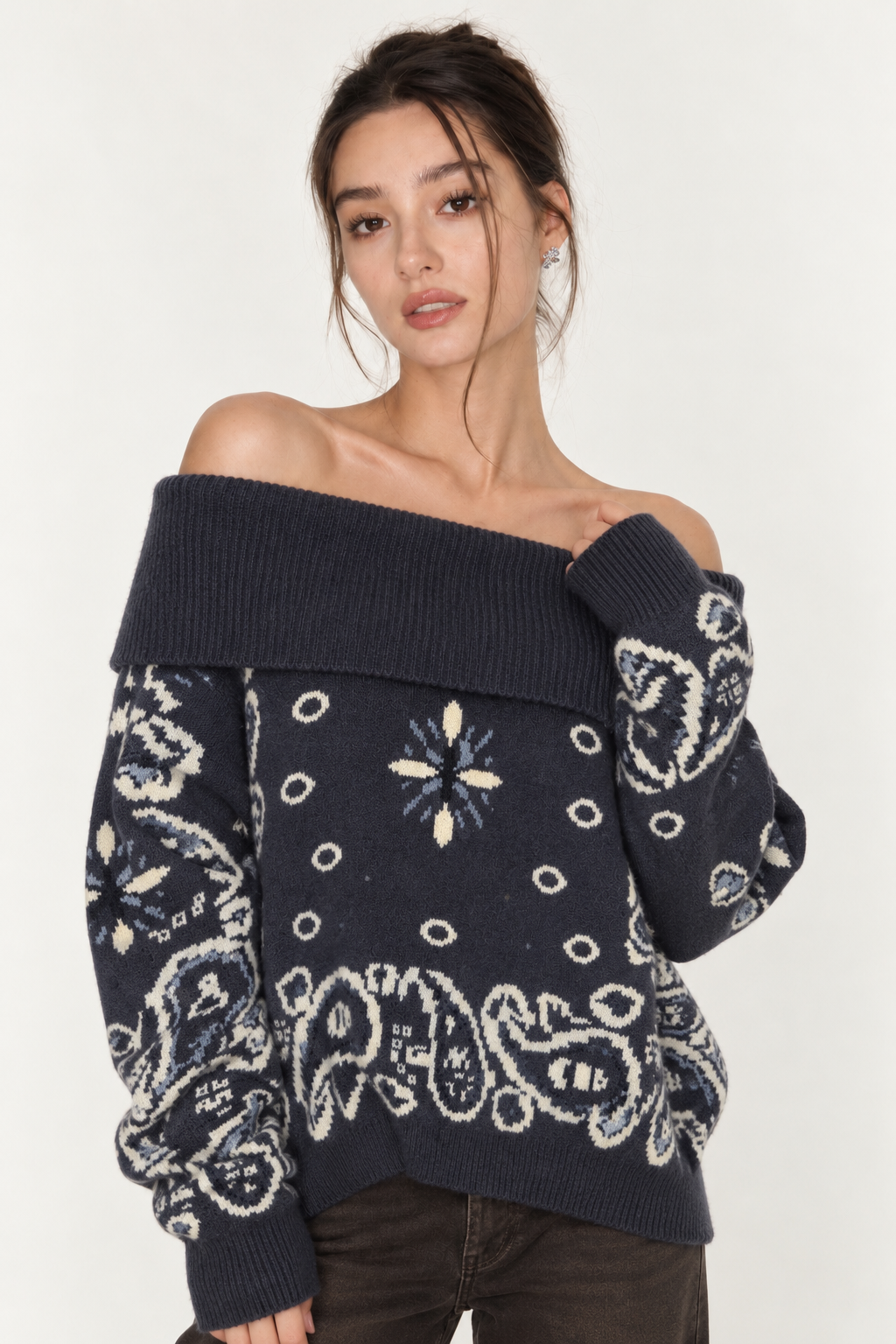 Schulterfreier Pullover mit Muster