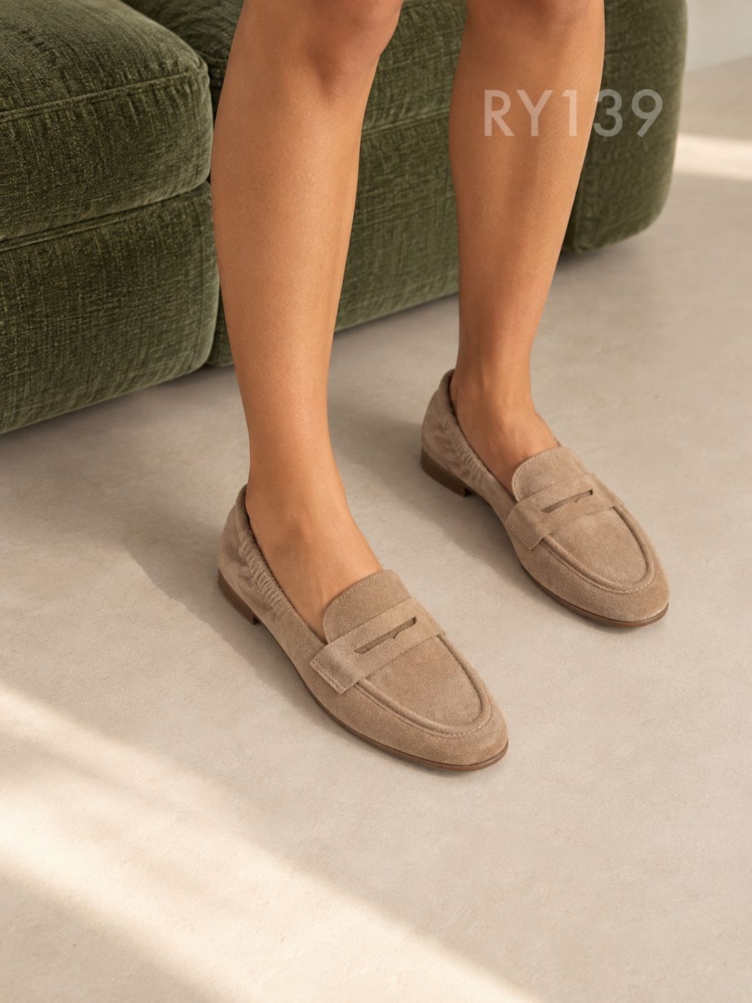 Herren-/Damen-Slipper mit Zierriemen