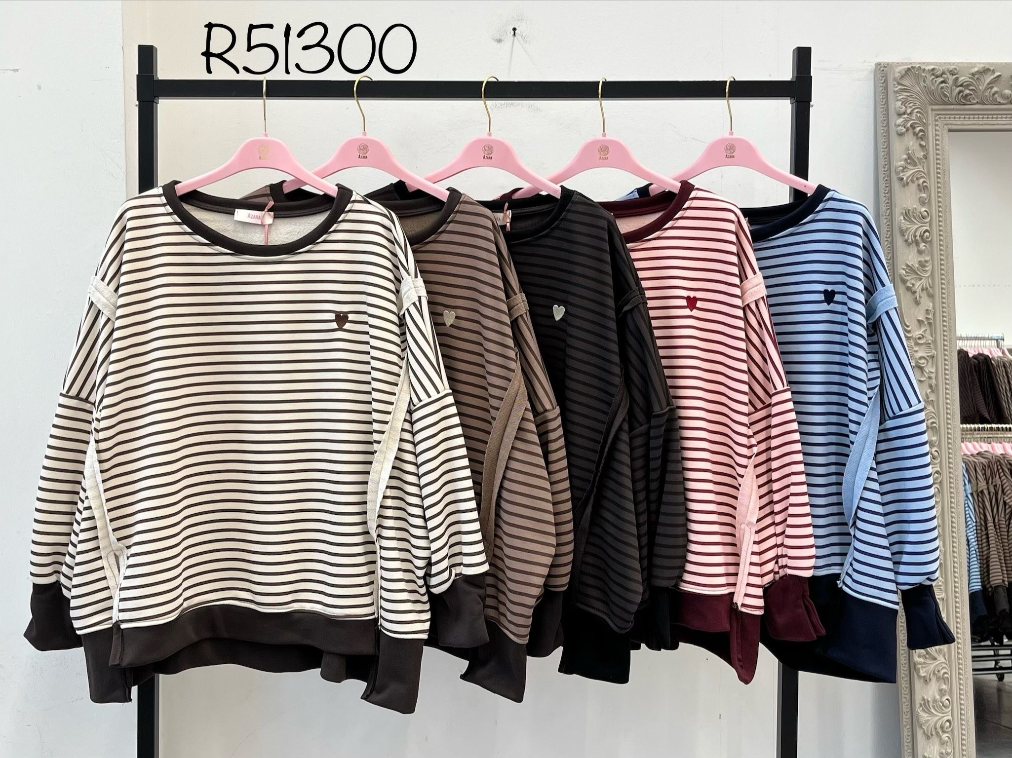 Lockerer Pullover mit Stickerei