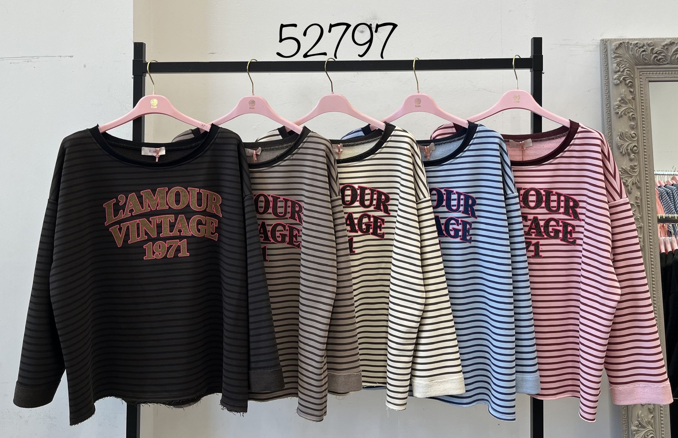 Lockerer Sweater mit Schriftzug