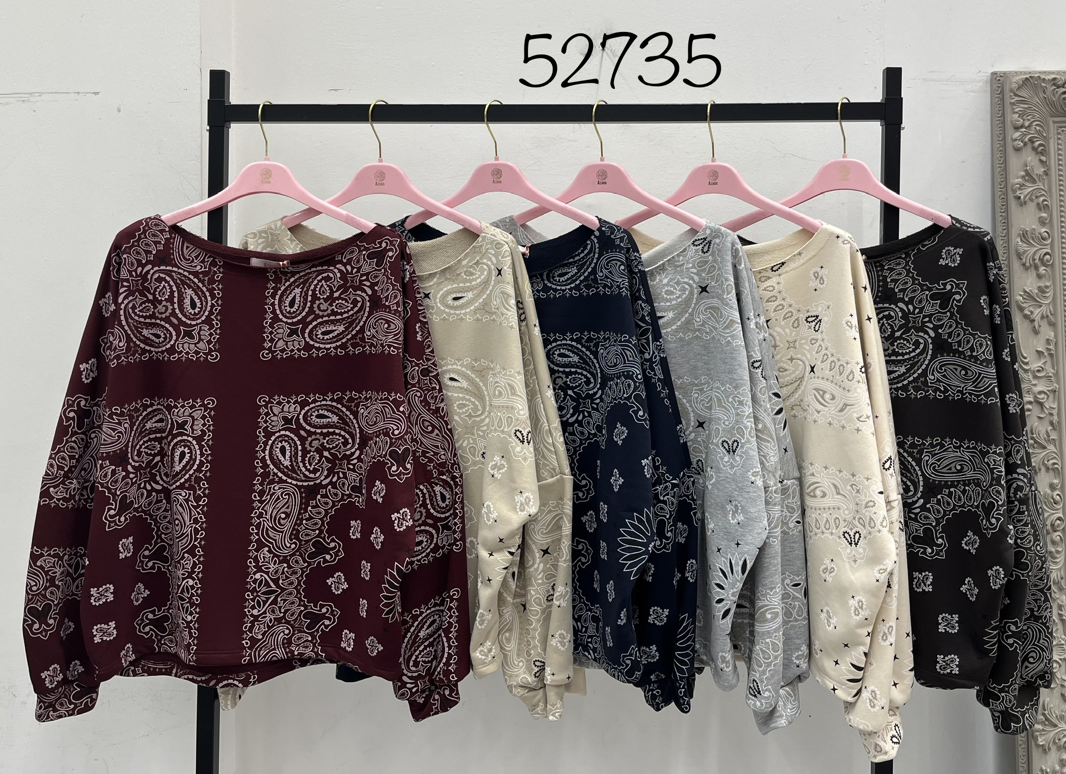 Lockerer Pullover mit Bandana-Print