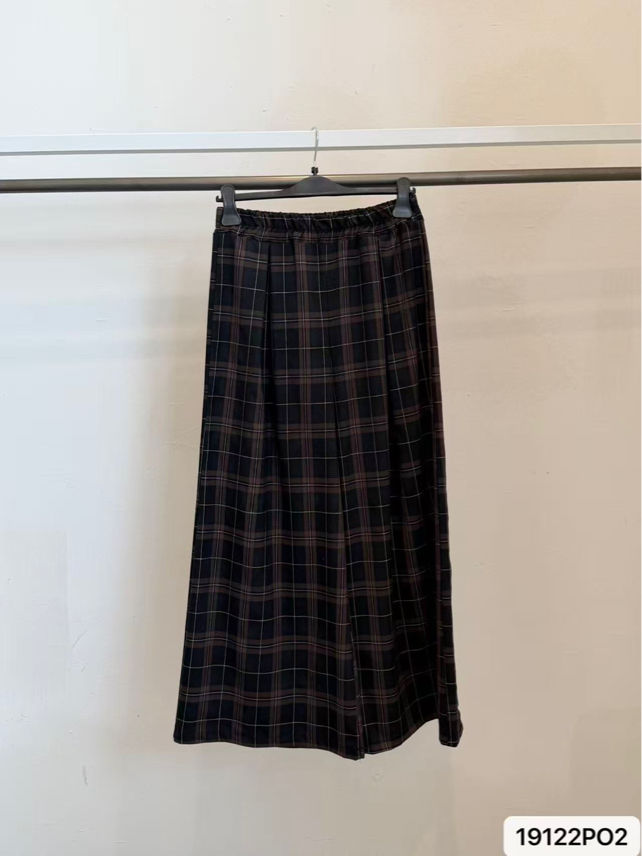 Weite Hosen mit Falten