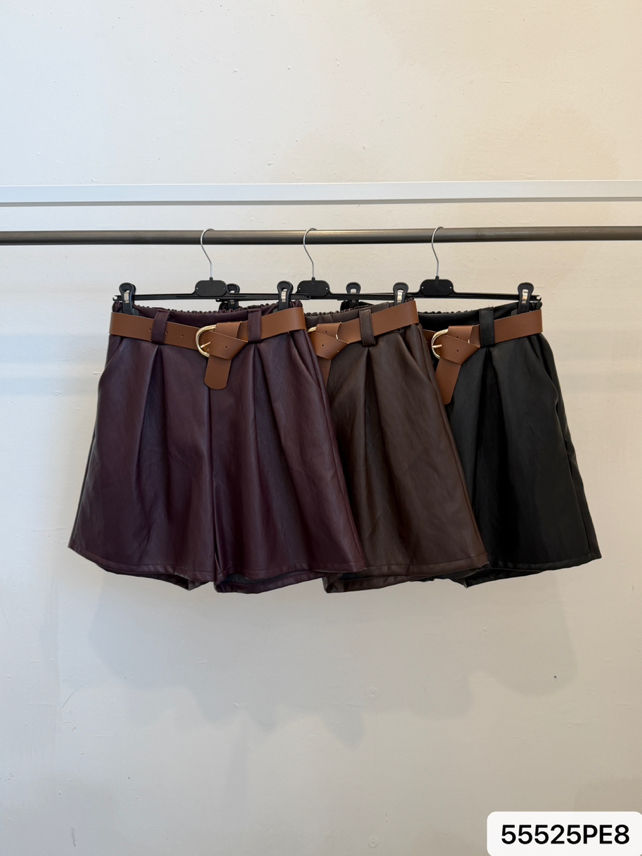 High-Waist Shorts aus Kunstleder
