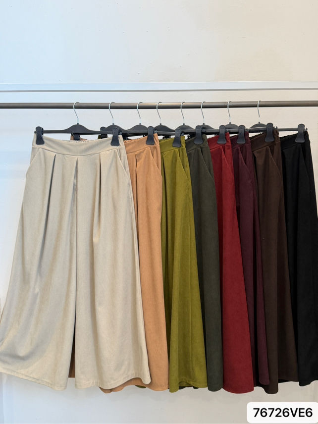 Weite Hose mit Plisseefalten