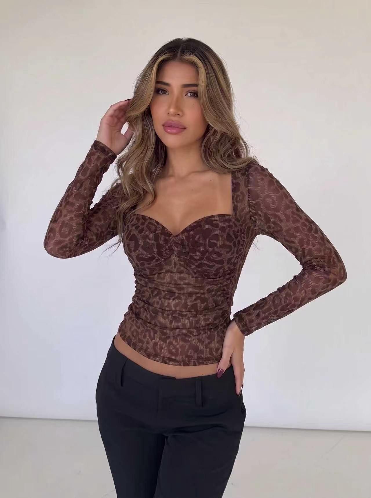 Figurbetontes Top mit Raffungen