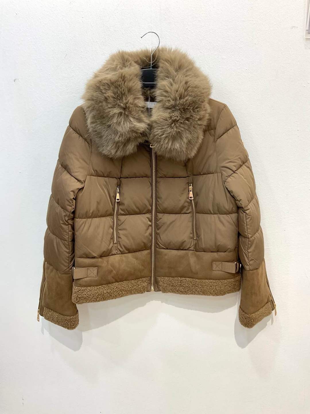 Steppjacke mit Fellkragen