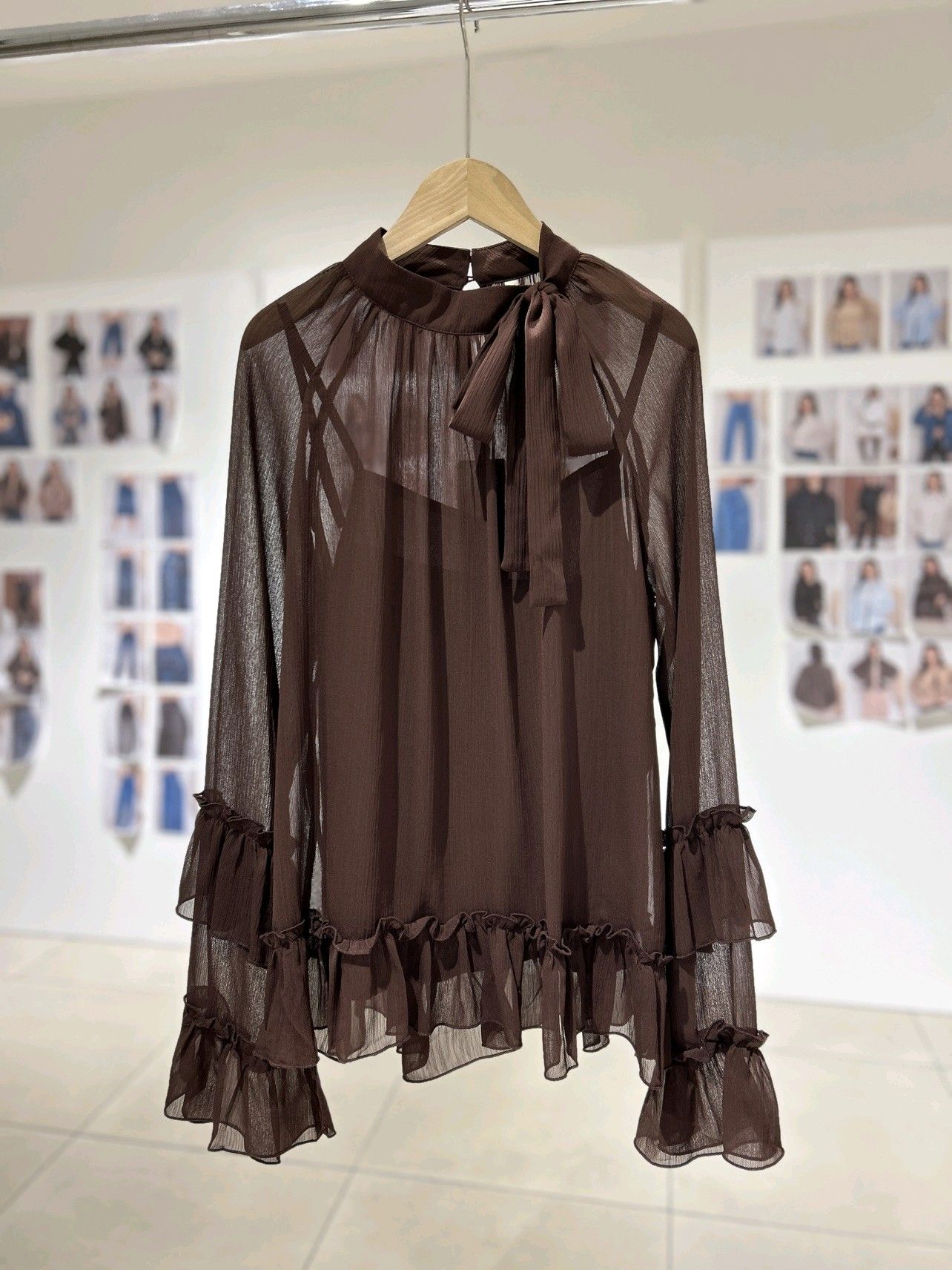 Lässige Chiffon-Bluse mit Stehkragen