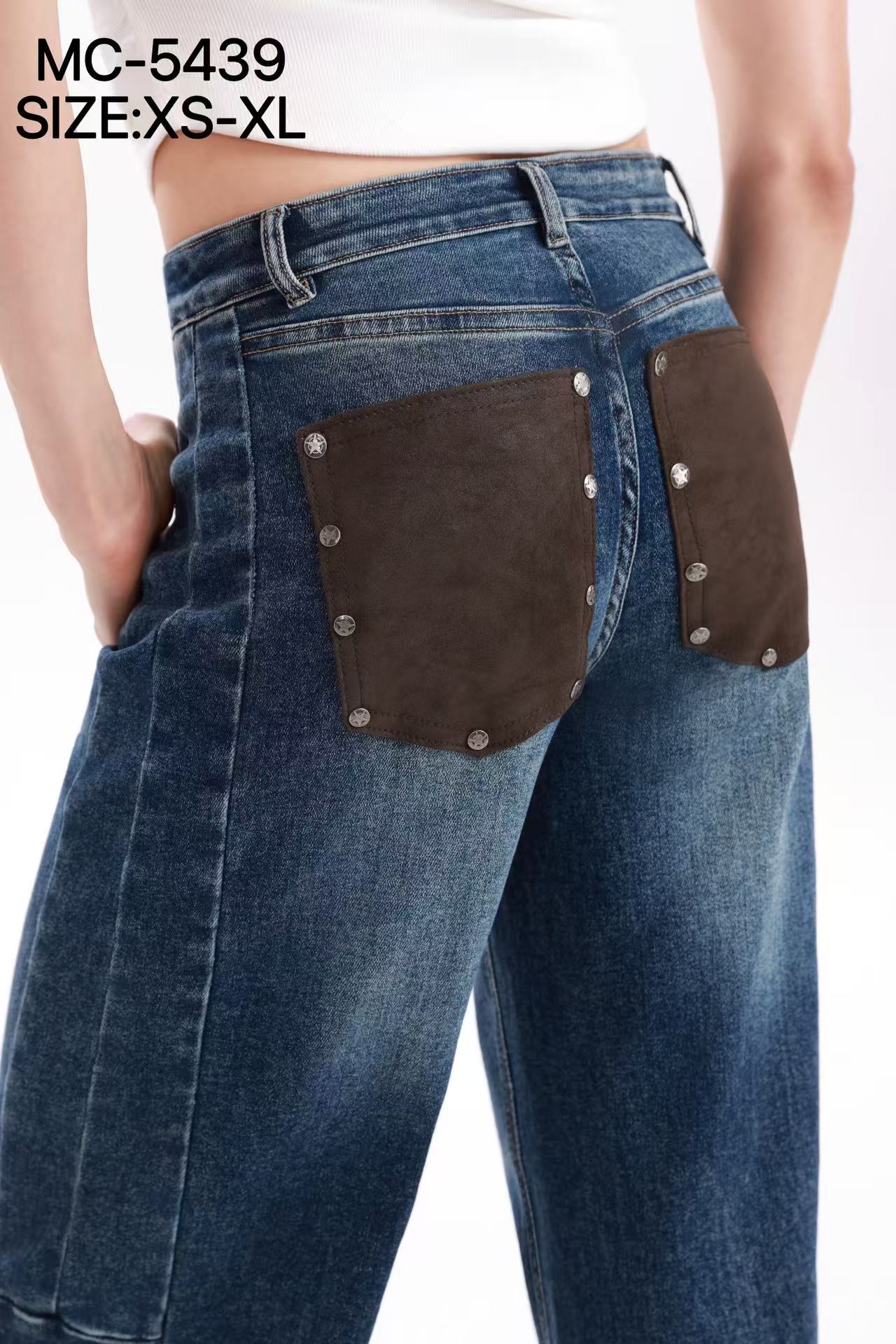 Wide‑Leg Jeans mit Nieten