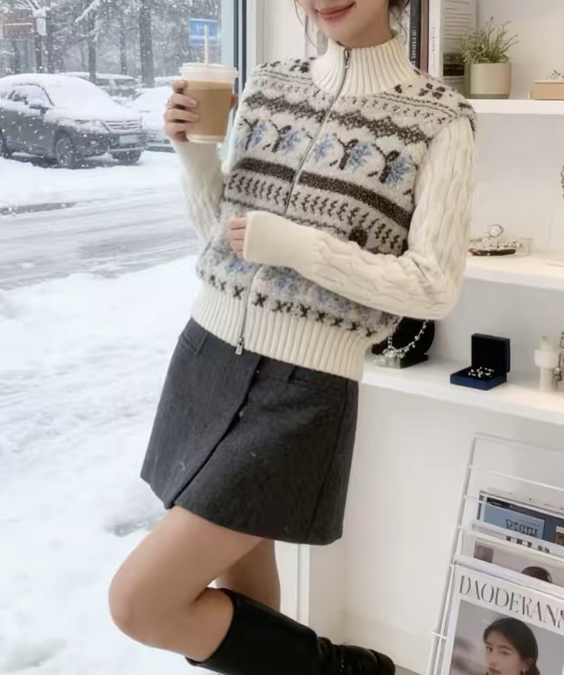 Strickjacke mit Rollkragen