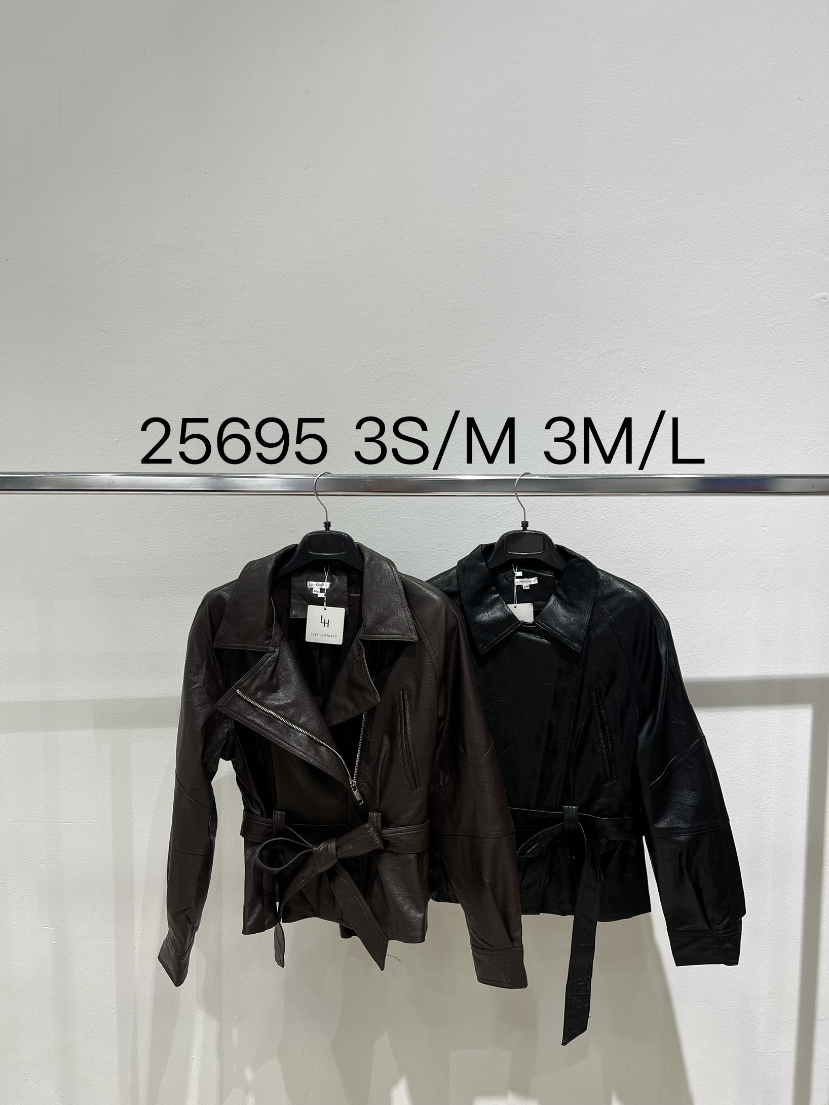 Bikerjacke mit Gürtel