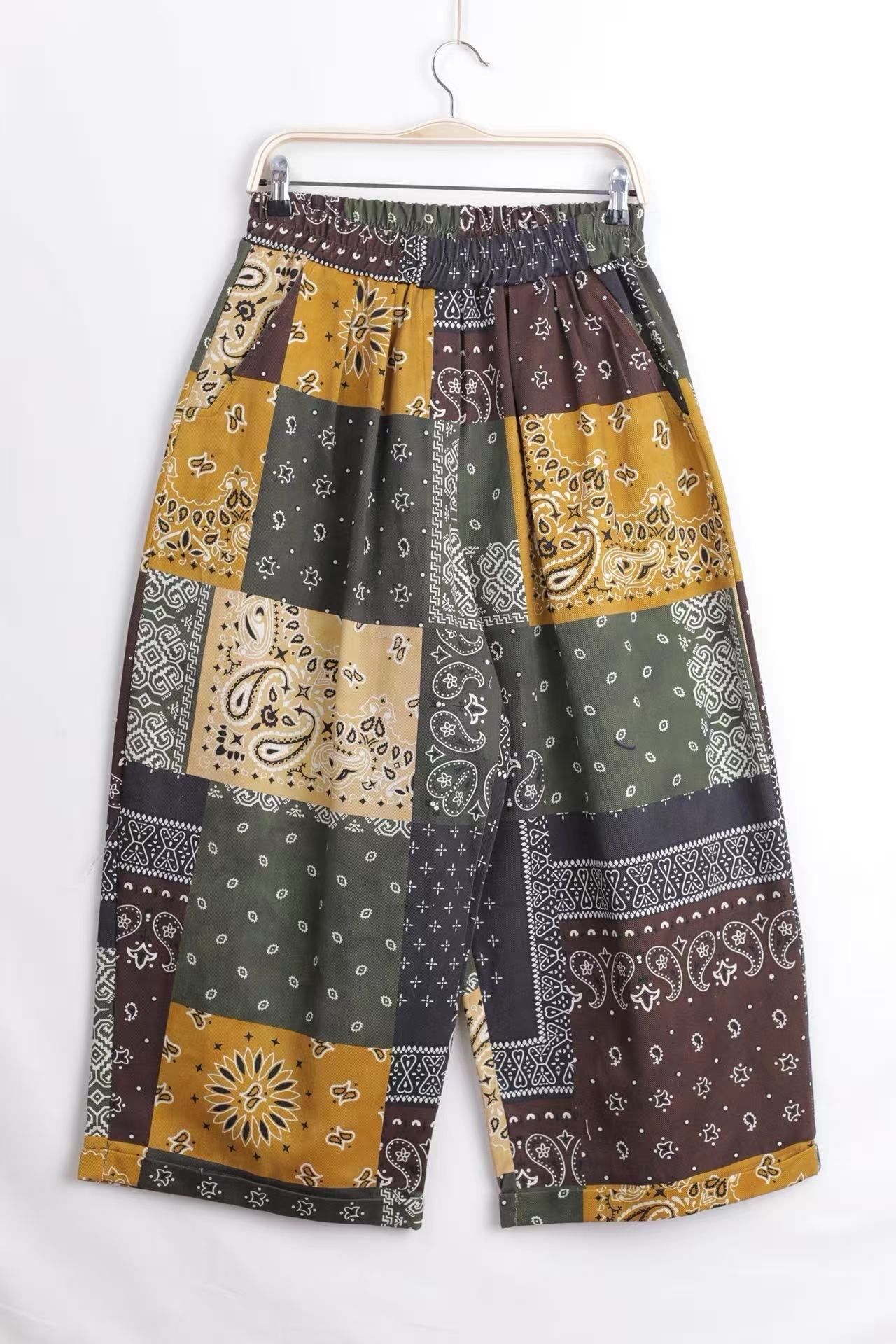 Weite 7/8-Hose mit Paisley‑Muster