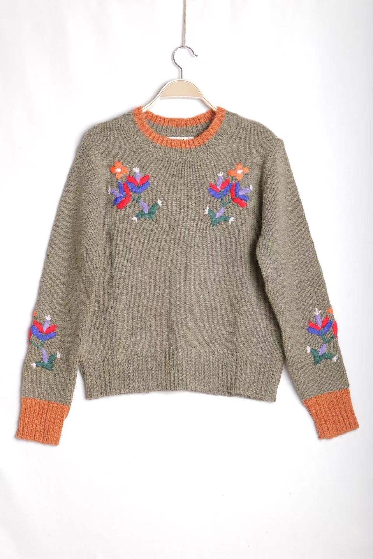 Pullover mit Stickerei, Regular Fit