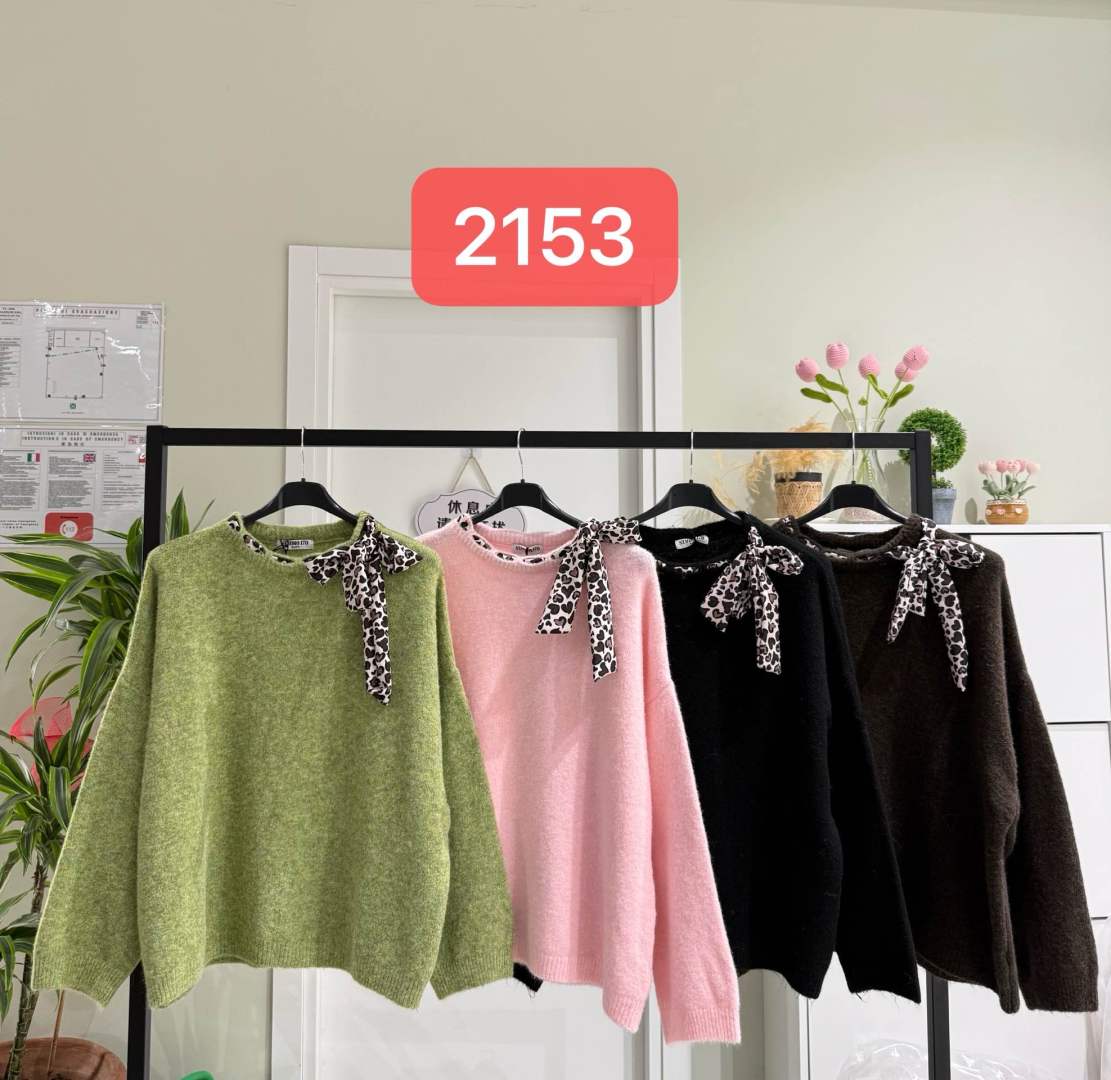 Lässiger Pullover mit Schleife