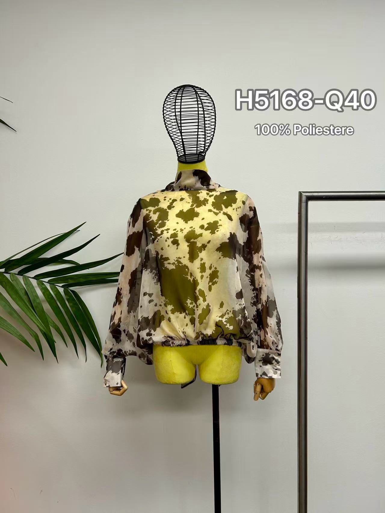 Rollkragenbluse mit Bischofsärmeln
