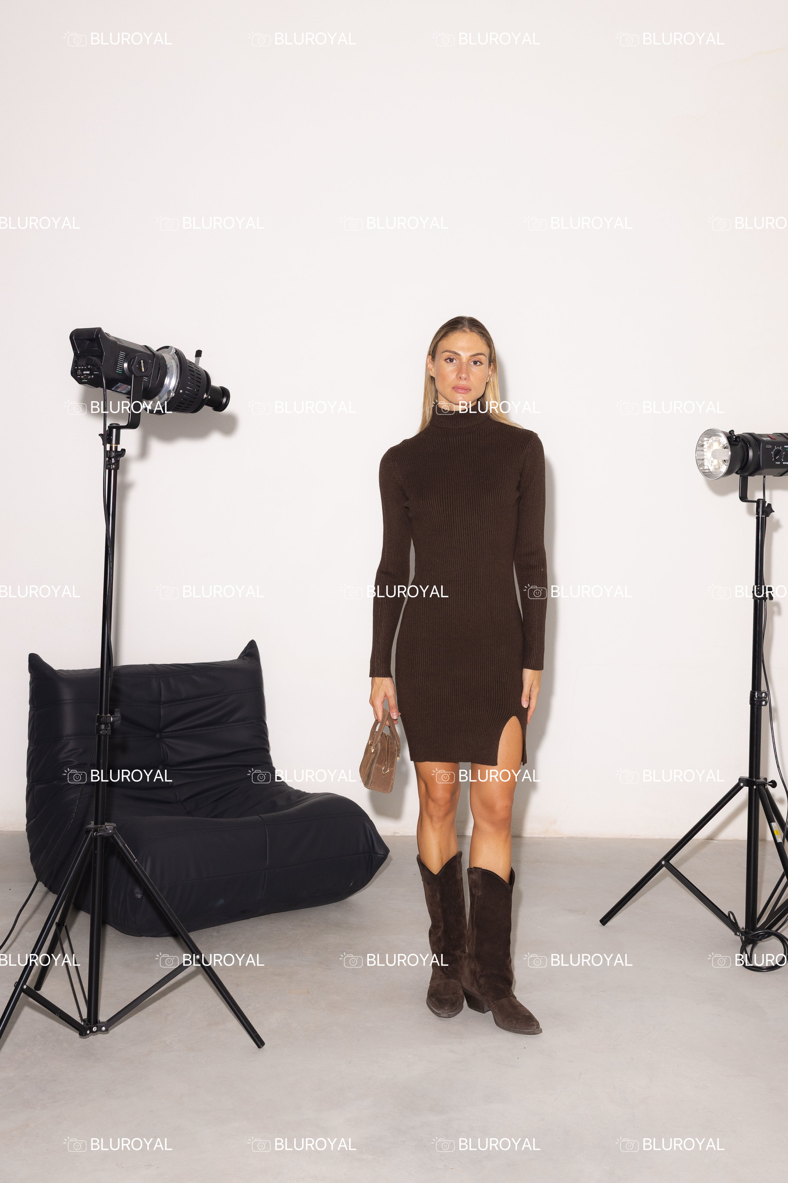 Gerippte Strick-Minikleid mit Rollkragen