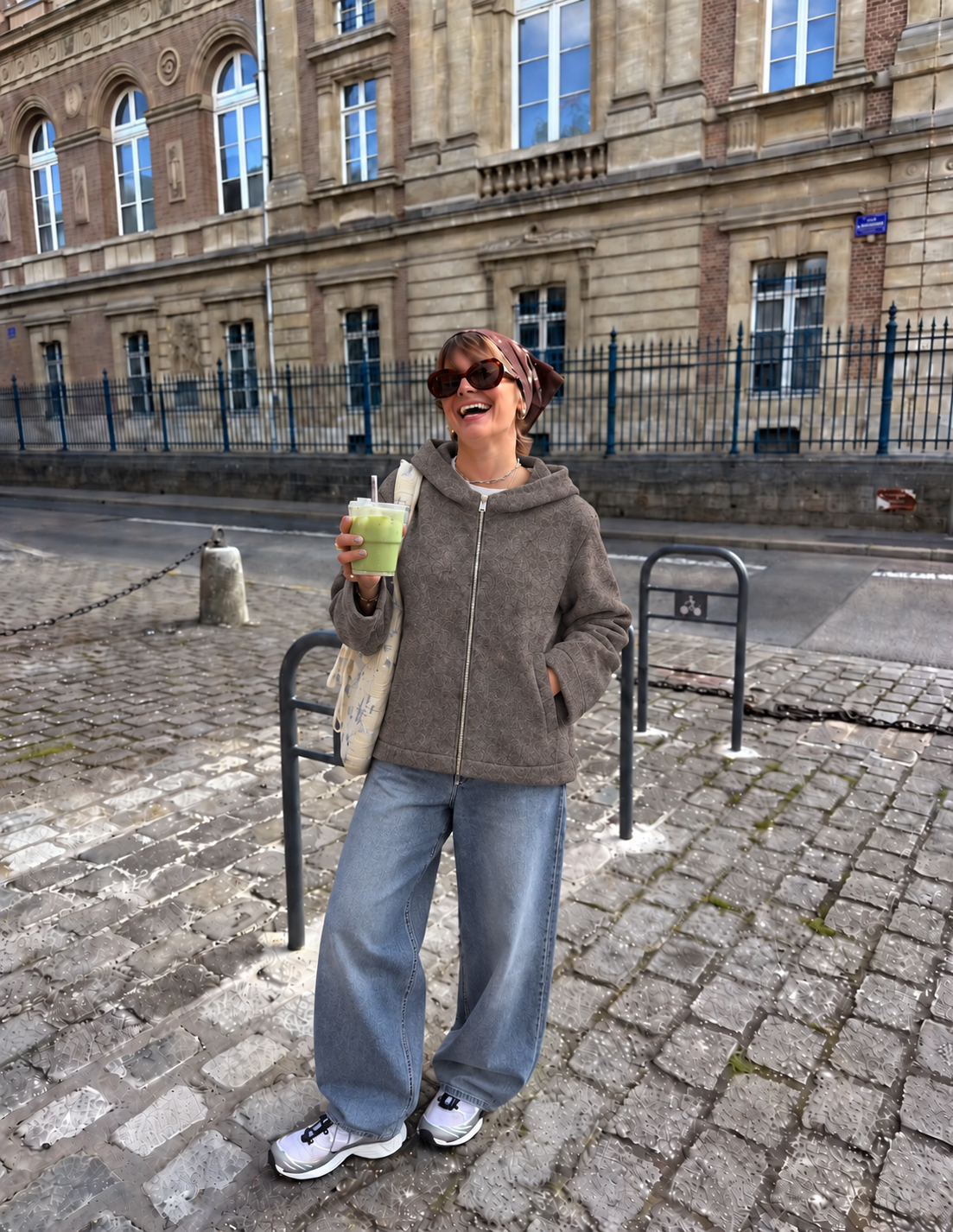 Kurze Jacke mit Kapuze